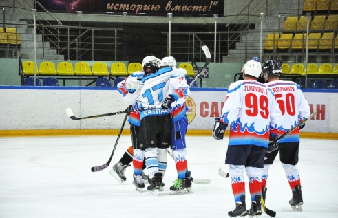 "Волки" повели в серии.
